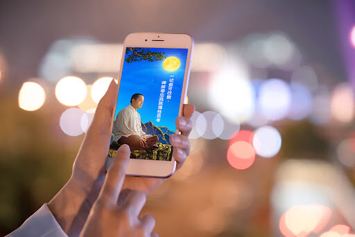 Displaying a meditation course on a cellphone