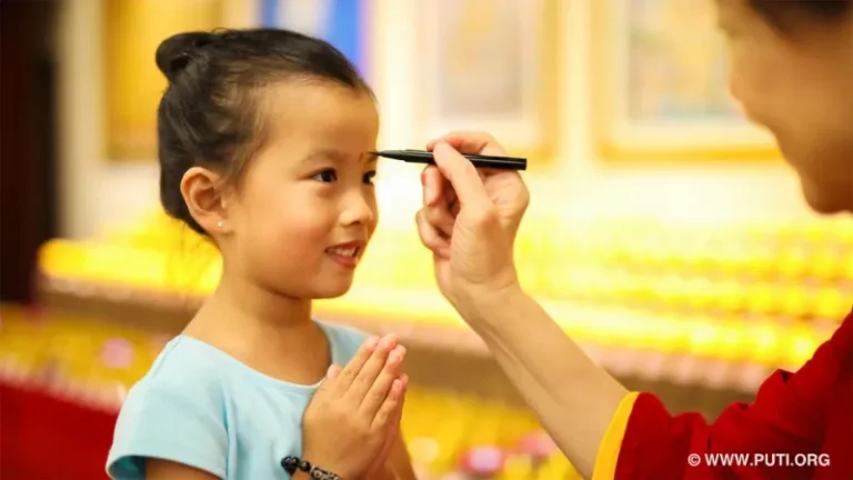 被点彩可爱小孩