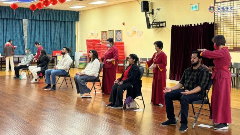 現場進行能量加持,帶給被加持者平靜與祝福