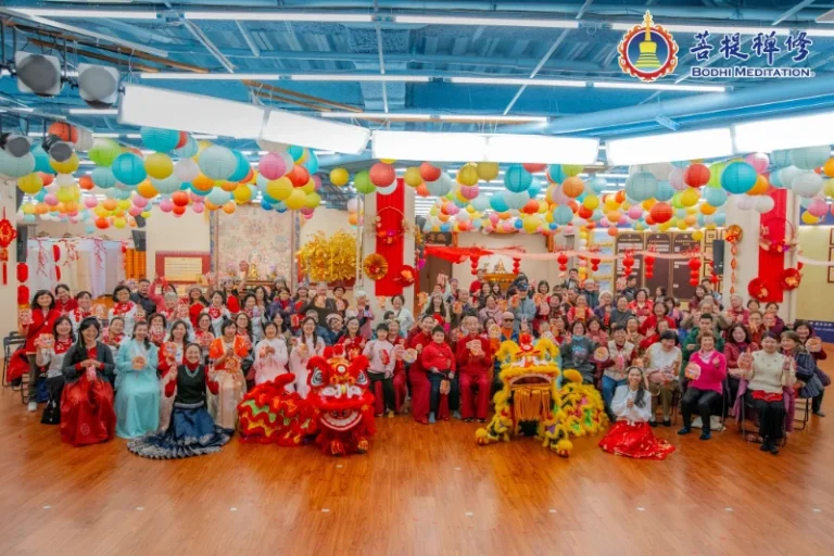 台灣新北海山禪堂的參與者們在活動結束後聚集在一起,面帶笑容,留下美好的回憶